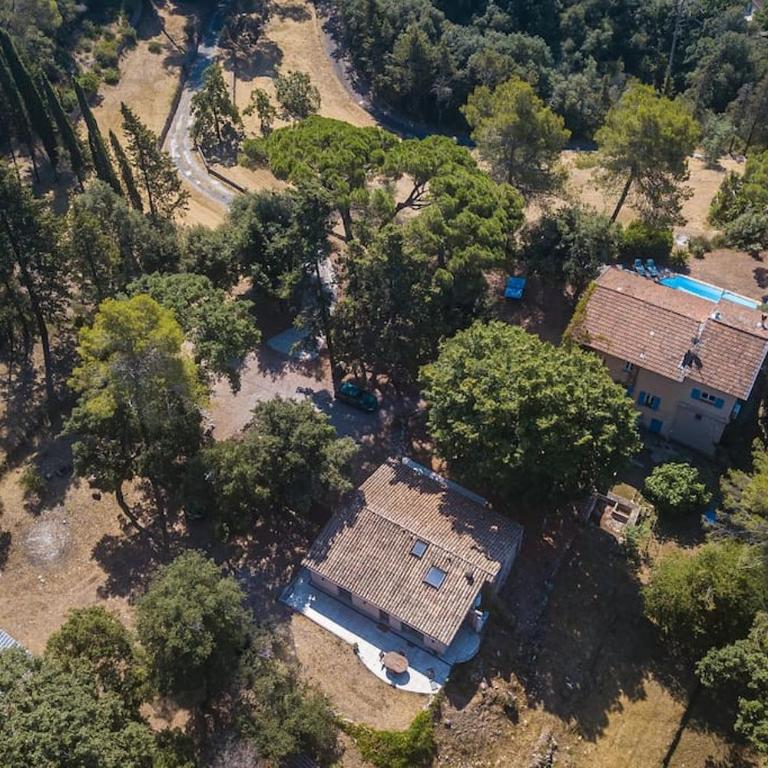 Villa Provençale avec 2 maisons d'amis ,piscine ,Jacuzzi ,vue mer - Villa - 51