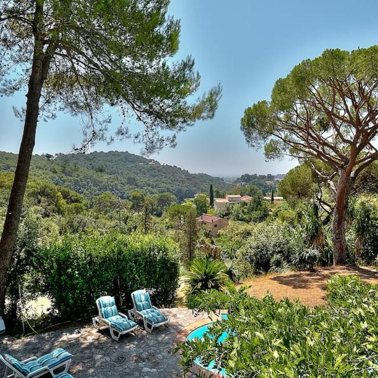 Villa Provençale avec 2 maisons d'amis ,piscine ,Jacuzzi ,vue mer - Villa - 50