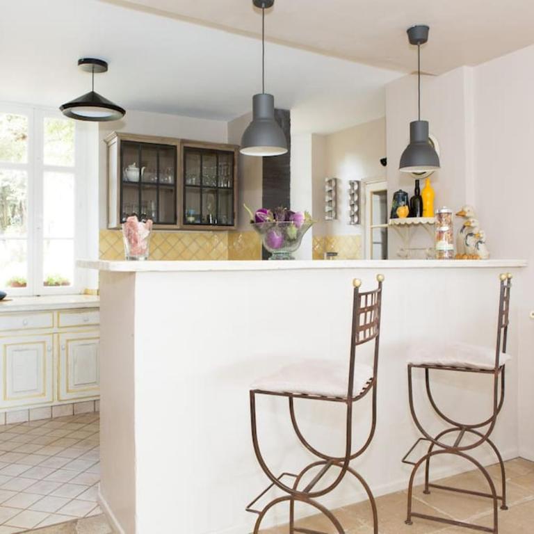 Villa Provençale avec 2 maisons d'amis ,piscine ,Jacuzzi ,vue mer - Villa - 45