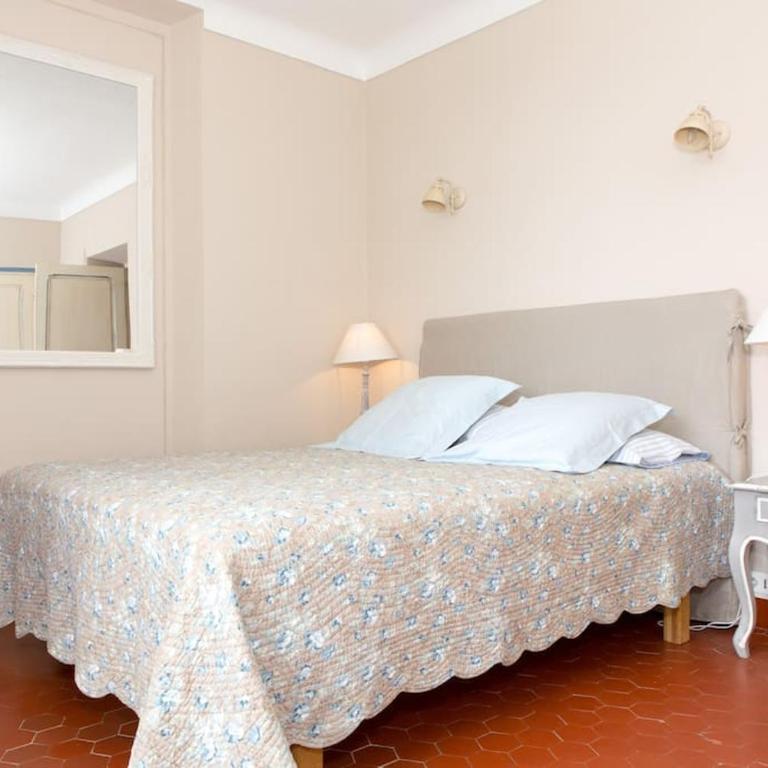 Villa Provençale avec 2 maisons d'amis ,piscine ,Jacuzzi ,vue mer - Villa - 42