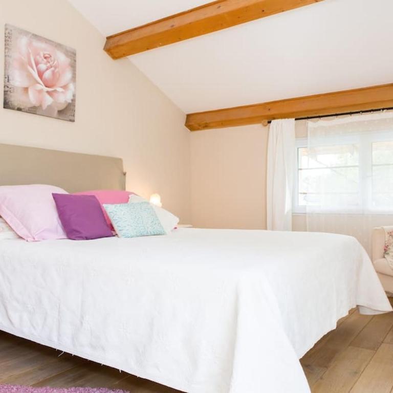 Villa Provençale avec 2 maisons d'amis ,piscine ,Jacuzzi ,vue mer - Villa - 35