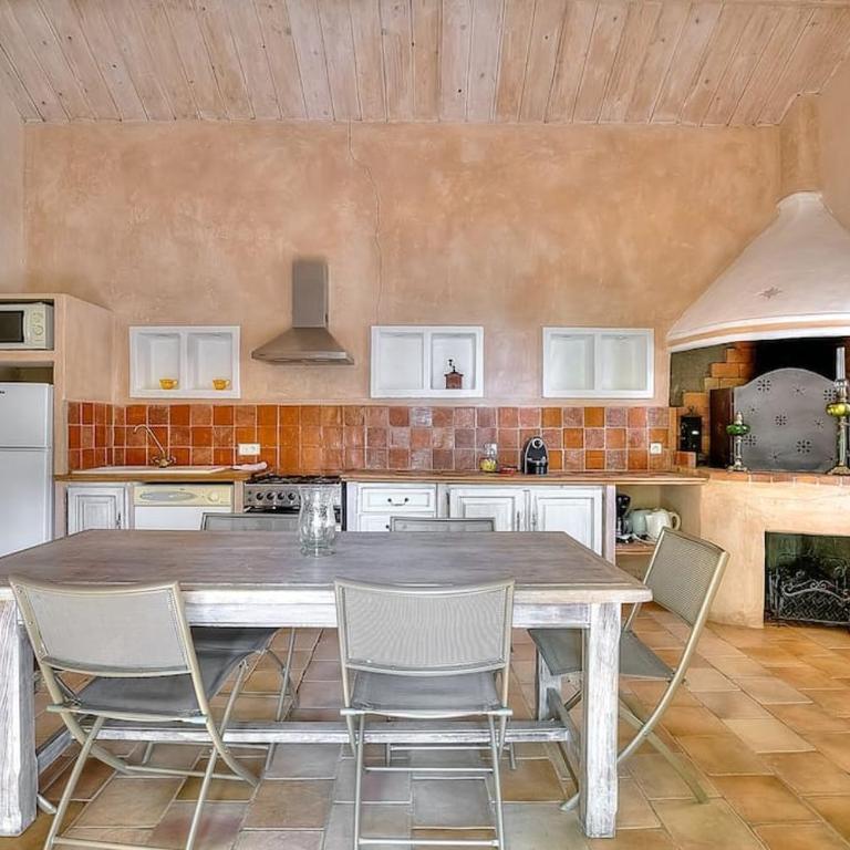 Villa Provençale avec 2 maisons d'amis ,piscine ,Jacuzzi ,vue mer - Villa - 27