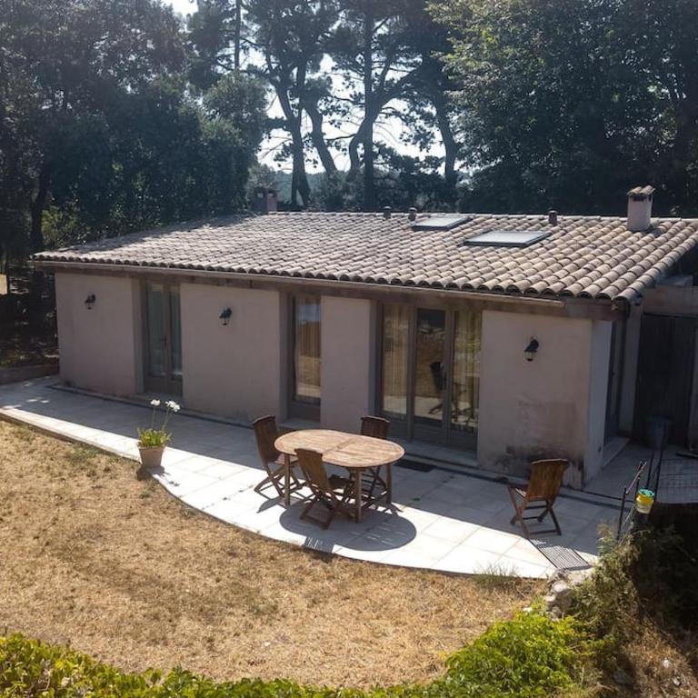 Villa Provençale avec 2 maisons d'amis ,piscine ,Jacuzzi ,vue mer - Villa - 19