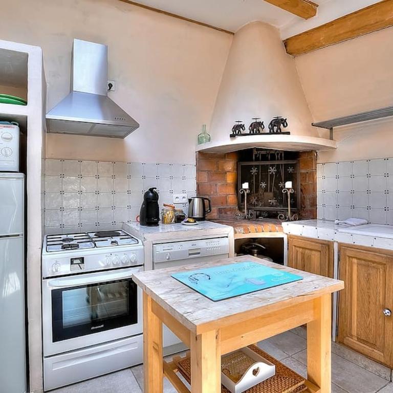 Villa Provençale avec 2 maisons d'amis ,piscine ,Jacuzzi ,vue mer - Villa - 18