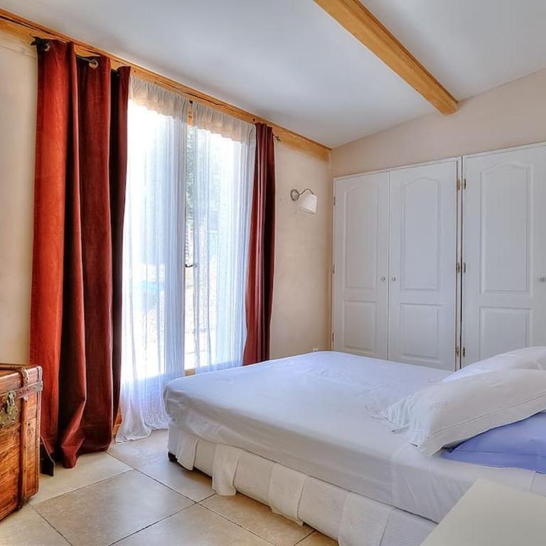 Villa Provençale avec 2 maisons d'amis ,piscine ,Jacuzzi ,vue mer - Villa - 15