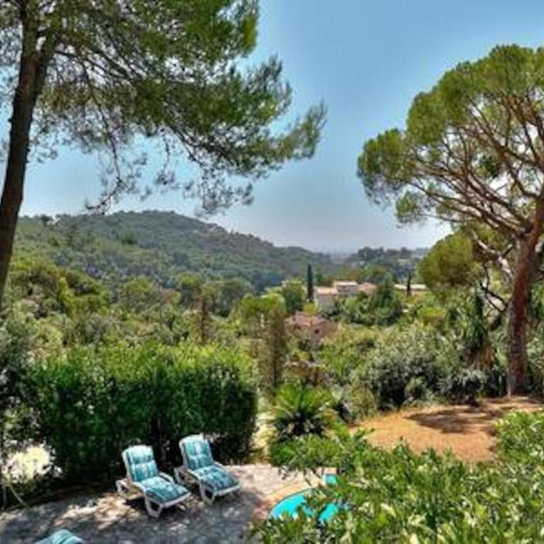 Villa Provençale avec 2 maisons d'amis ,piscine ,Jacuzzi ,vue mer - Villa - 12
