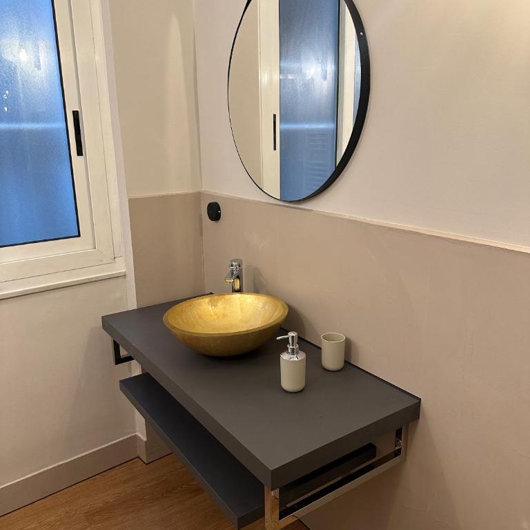 Apartment I Portici di Sottoripa -1 minuto a piedi dall'Acquario - Appartamento con 1 Camera da Letto - 45