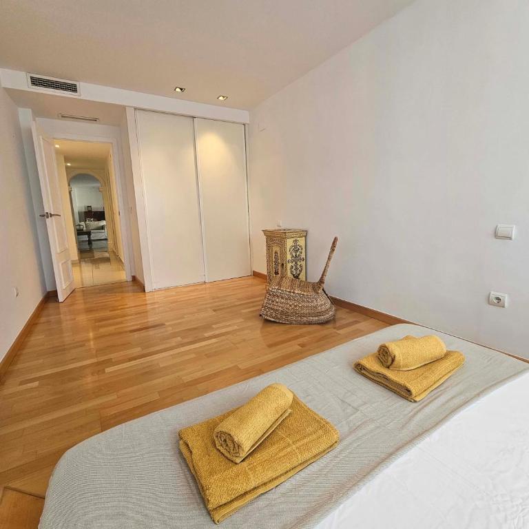 AMAZING ATTIC in City Center by SunCastle Apartamentos - Two-Bedroom Apartment - 11