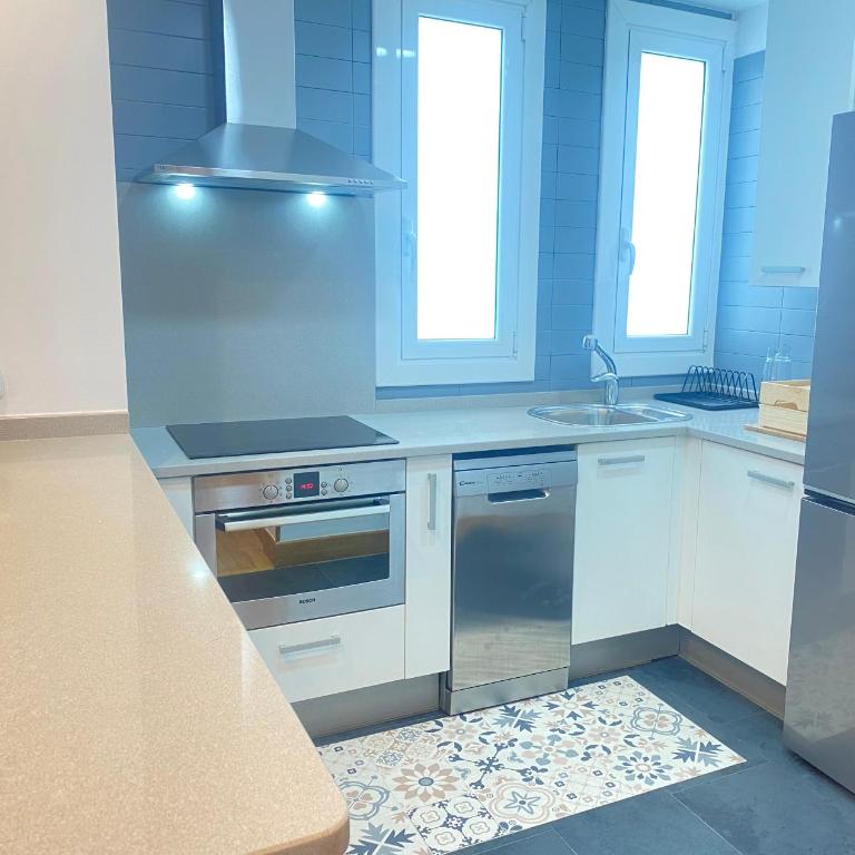 Mikain Terrace Cathedral View with Free Parking & Air Cond - Apartamento de 2 dormitorios - 10