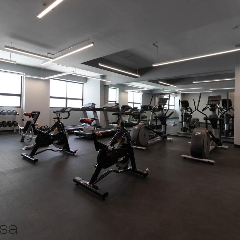 Private Balcony Infinity Pool & Rooftop in La Roma - Queretaro - Three-Bedroom Apartment - 10