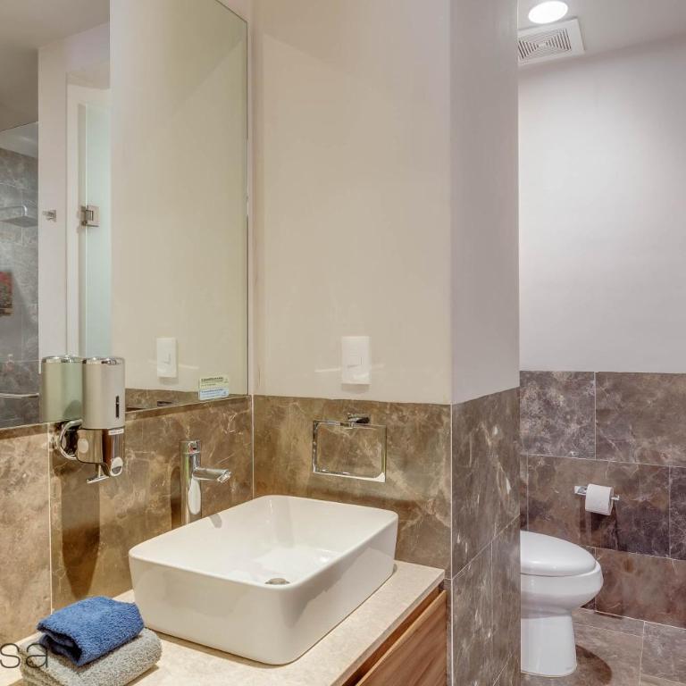 Private Balcony Infinity Pool & Rooftop in La Roma - Queretaro - Three-Bedroom Apartment - 15