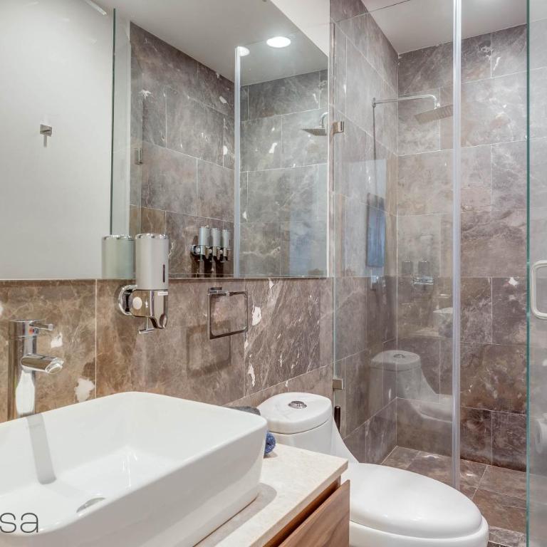 Private Balcony Infinity Pool & Rooftop in La Roma - Queretaro - Three-Bedroom Apartment - 17