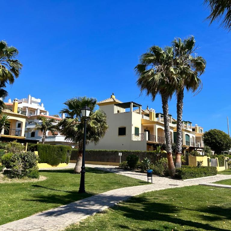 Endless Summer Beach House - Vacation Home - 4