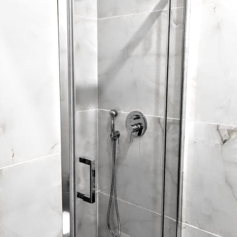 NIK Suite - Camera Matrimoniale/Doppia con Letti Singoli con Bagno Privato Esterno - 6