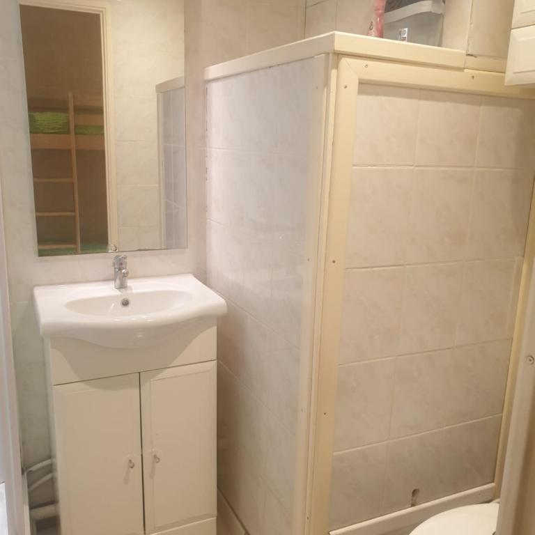 Studio cabine familial, rez de chaussée,piscine et parking privés - Studio Familial - 4
