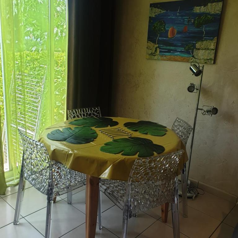 Studio cabine familial, rez de chaussée,piscine et parking privés - Studio Familial - 6