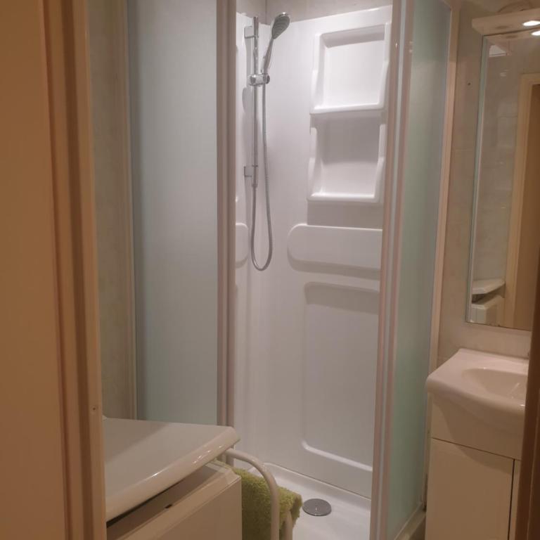 Studio cabine familial, rez de chaussée,piscine et parking privés - Studio Familial - 11