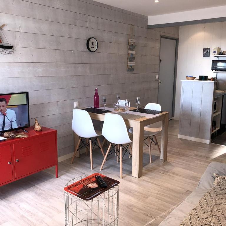 Charmant T2 rénové, 4 couchages, parking privé, 200m plage, balcon, meublé tourisme 2 étoiles - FR-1-224C-179 - Apartment (4 Erwachsene) - 1