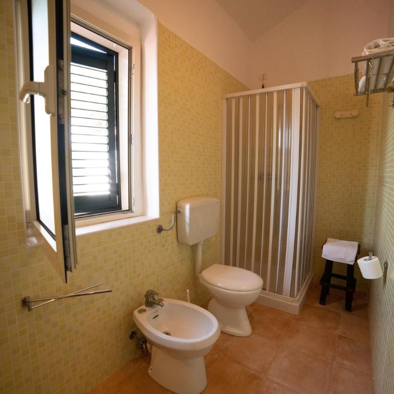 Coppola Rossa Relax - Camera Matrimoniale con Bagno Privato - 5