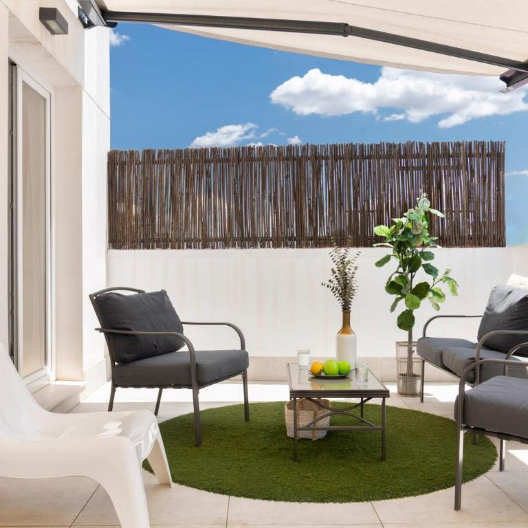 Lola 14 Suite Apartment - Penthouse Apartment with hot tub on private terrace - 14