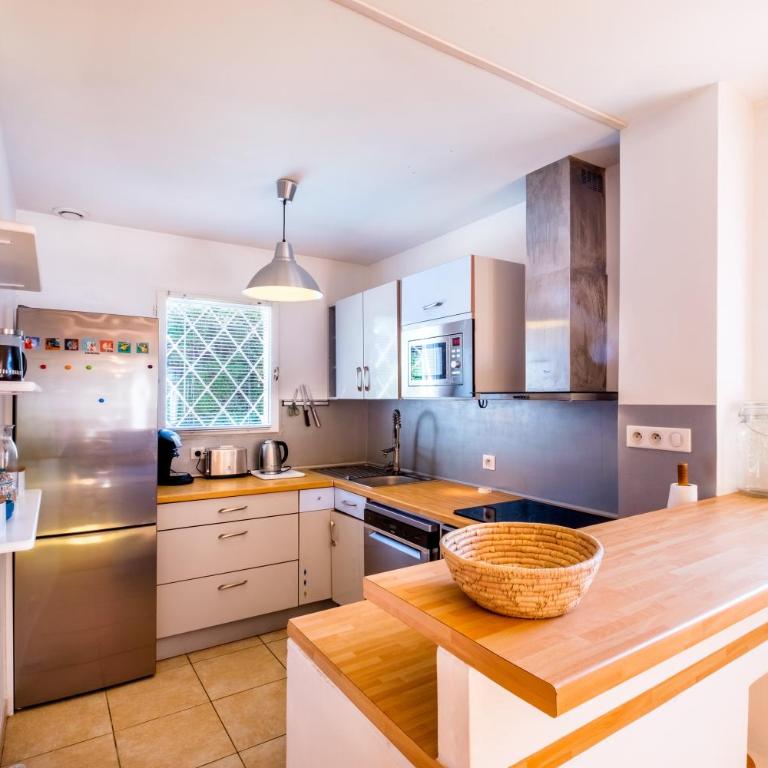 Villa Magalinette - Maison pour 4 avec piscine - Casa con 3 Camere da Letto - 5
