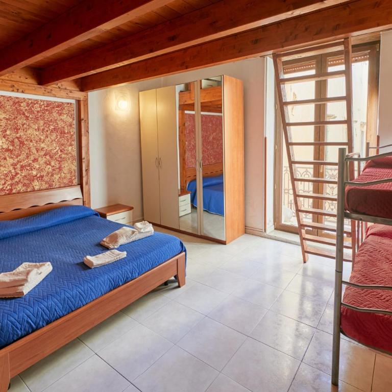 Centro Storico Rooms - Standard Family Room - 1
