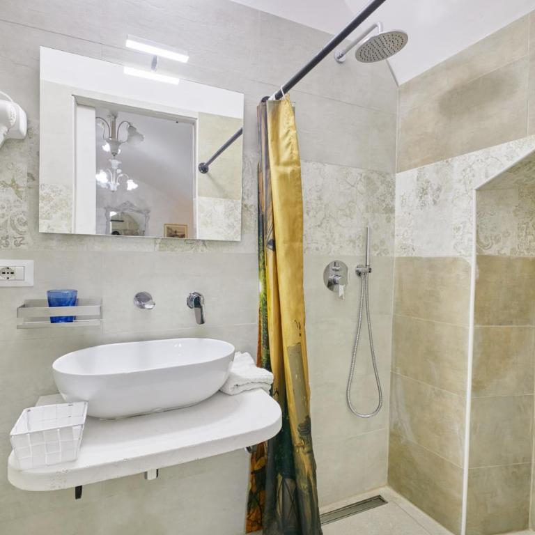 Centro Storico Rooms - Superior Quadruple Room - 5