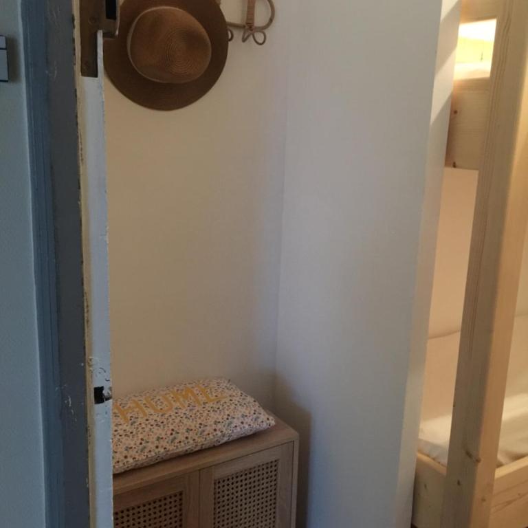 studio cabine rénové dans résidence tranquille ,au calme,200m de la mer avec parking privé - Apartment mit 1 Schlafzimmer - 13