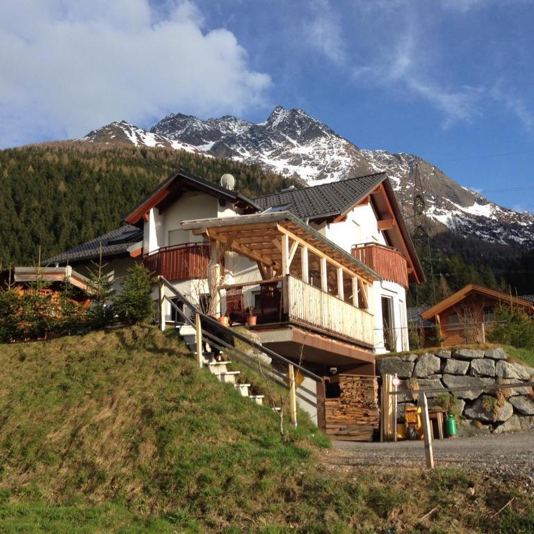 ARLALPIN - Apartment mit 1 Schlafzimmer, Balkon und Bergblick - 55