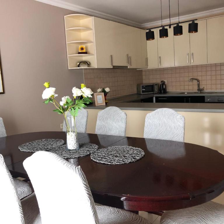 Luxury Villa with Private Pool and Jacuzzi - Villa - 19