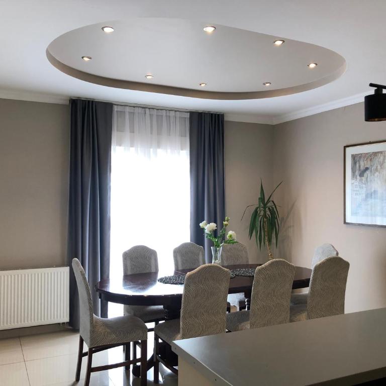 Luxury Villa with Private Pool and Jacuzzi - Villa - 20