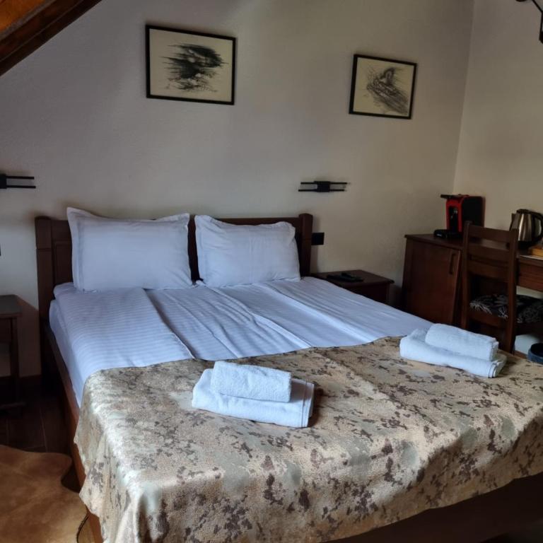 Apartments-Rooms Stara Varos - Two-Bedroom Apartment - 6