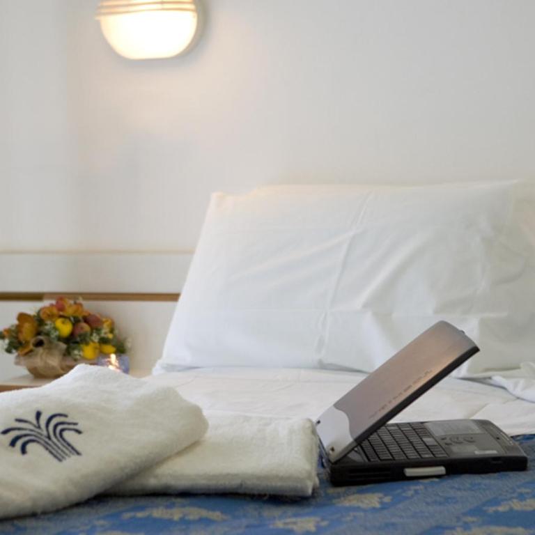 Hotel Nives - Quadruple Room without Balcony - 3