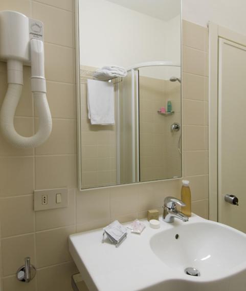 Hotel Nives - Triple Room with Balcony - 6