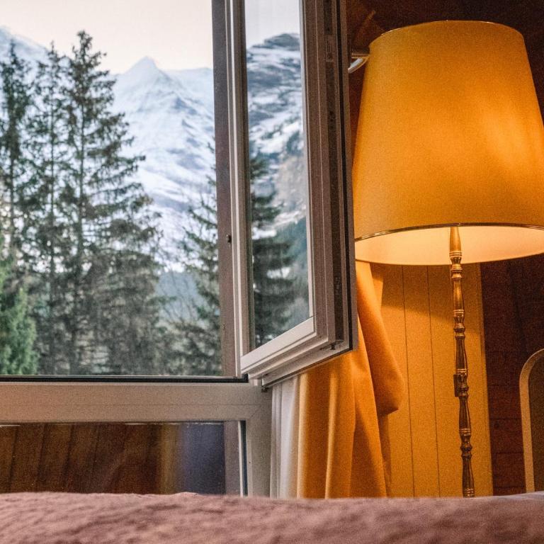 Hotel Silberhorn - Residences & Spa Wengen - Superior Zimmer mit einem Balkon und Bergblick auf die Jungfrau - 6