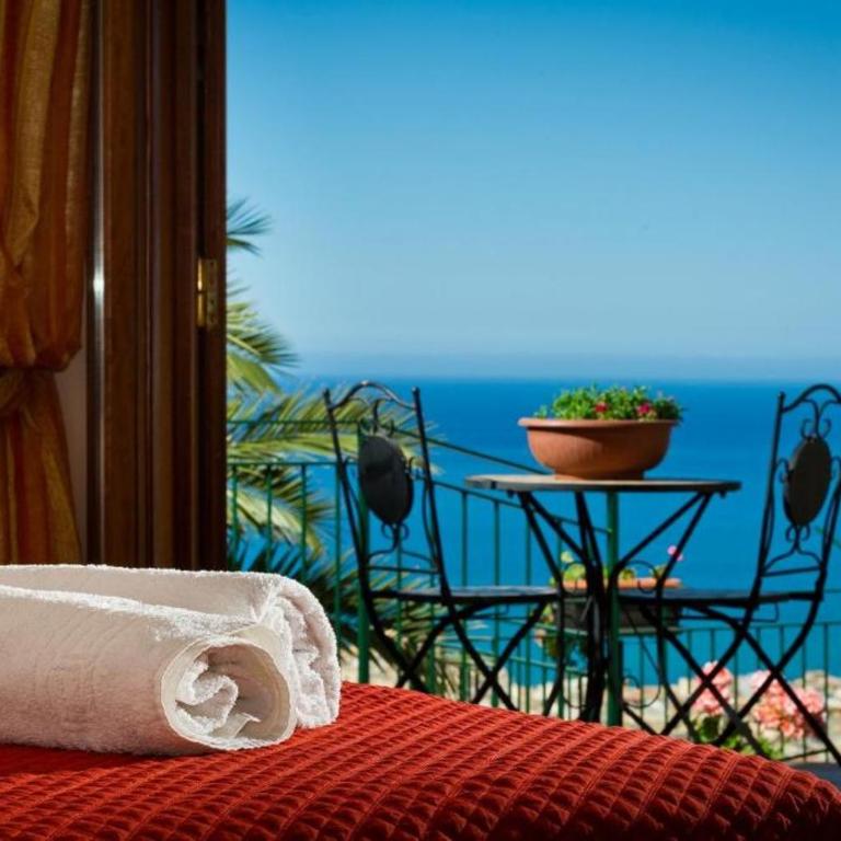 Villa Stefania - Camera Matrimoniale con Balcone e Vista Mare - 2