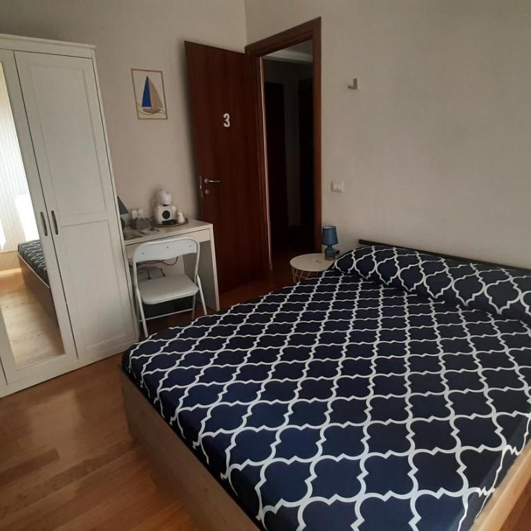 Luna Rossa Rooms - Standard Double Room with Shared Bathroom - 1