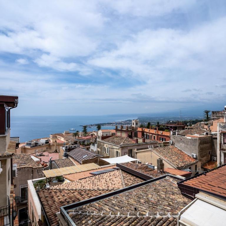 Humboldt Luxury Rooms Taormina - Double Room with Terrace - 14