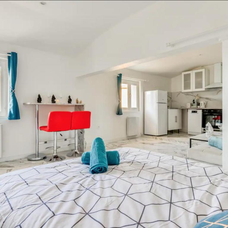 LOVE ROOM by GC - Jacuzzi - Wifi - Clim - Rétroprojecteur - Appartement 1 Chambre - 28