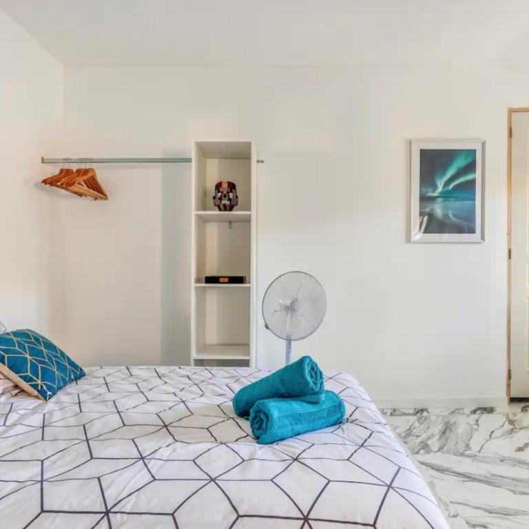 LOVE ROOM by GC - Jacuzzi - Wifi - Clim - Rétroprojecteur - Appartement 1 Chambre - 23