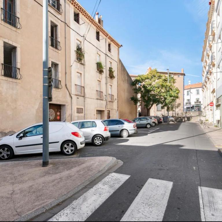 LOVE ROOM by GC - Jacuzzi - Wifi - Clim - Rétroprojecteur - Appartement 1 Chambre - 24