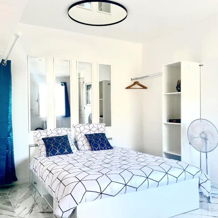 LOVE ROOM by GC - Jacuzzi - Wifi - Clim - Rétroprojecteur - Appartement 1 Chambre - 18