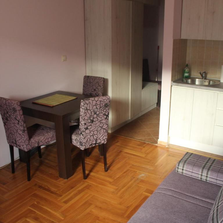 CHERRY - Studio Apartment - One-Bedroom Apartment - 11