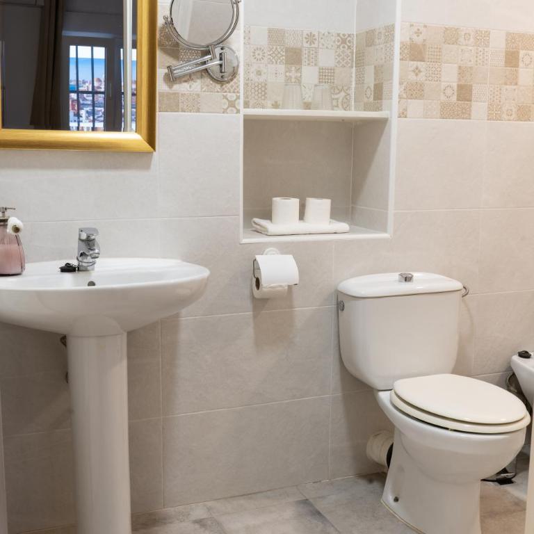 Hotel Alquimia Cadiz - Habitación Doble Económica con baño privado - 9