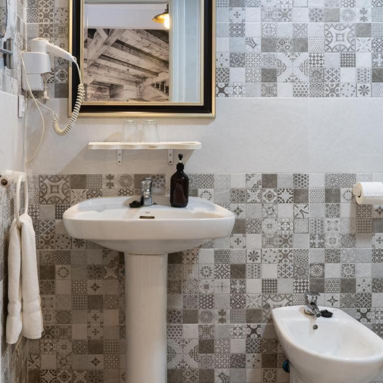 Hotel Alquimia Cadiz - Habitación Doble Económica con baño privado - 14