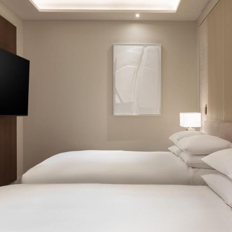 JW Marriott Hotel Madrid - Habitación Deluxe con vistas al patio - 2 camas grandes - 5