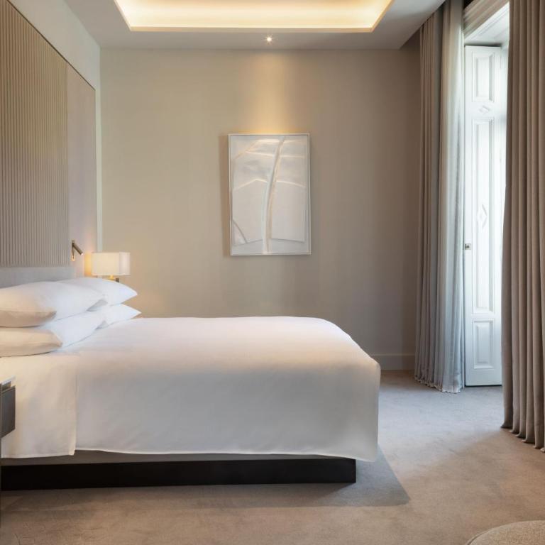 JW Marriott Hotel Madrid - Habitación Deluxe Premium con balcón y vistas a la ciudad - 1 cama extragrande - 7