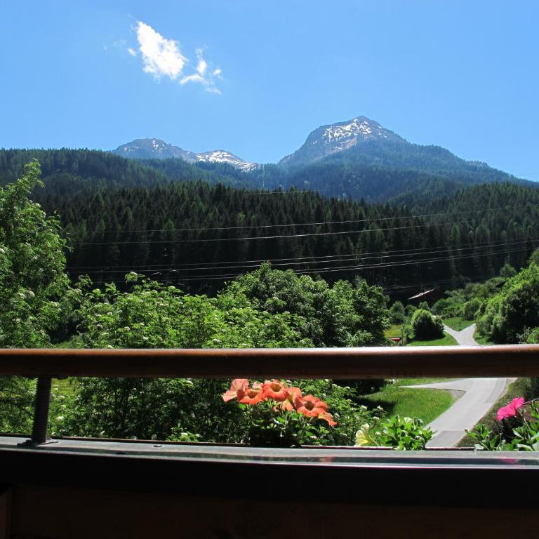 Pension Kristall - Standard Einzelzimmer mit Bergblick - 2