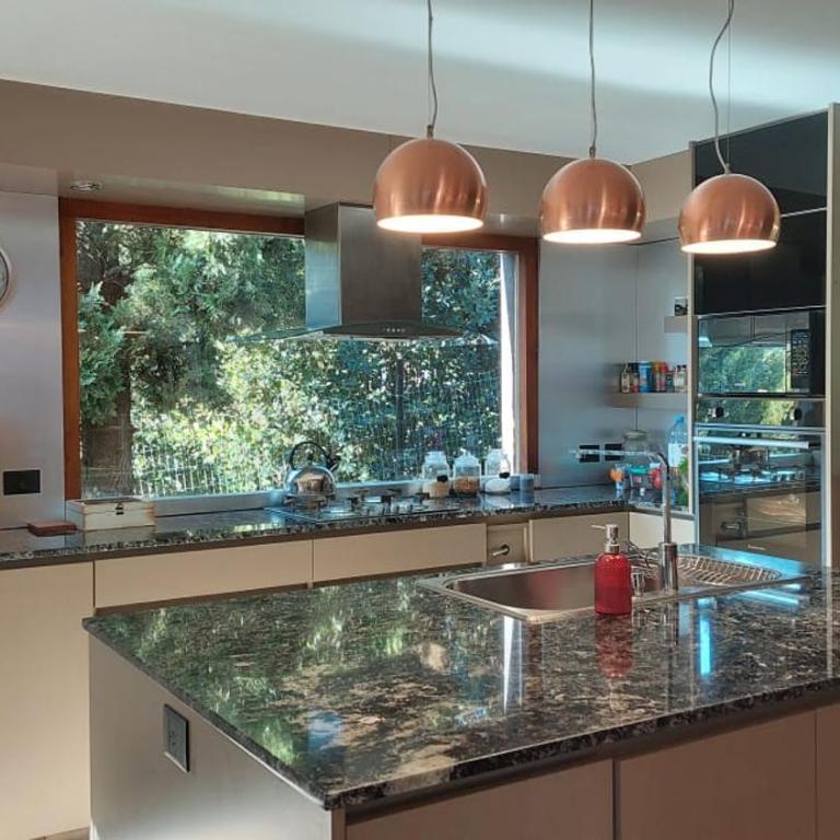Casa Moderna con pileta - Casa de 4 dormitorios - 20
