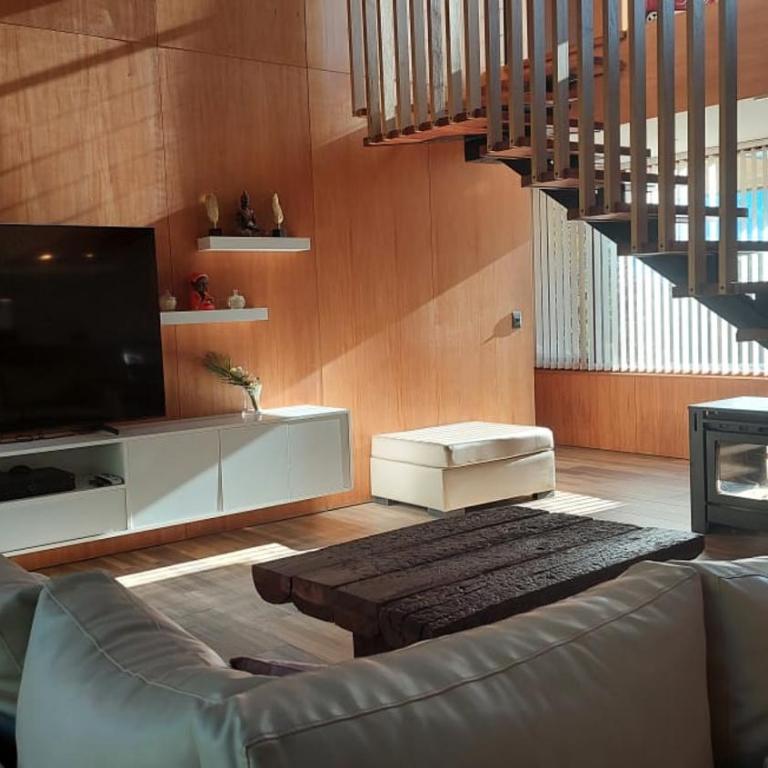 Casa Moderna con pileta - Casa de 4 dormitorios - 28